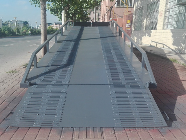 移動(dòng)式登車(chē)橋設備